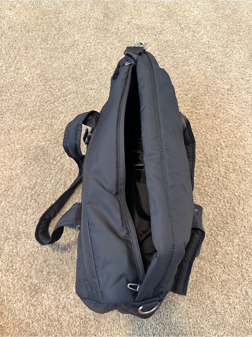 Gymshark Black Quilted Duffel Bag with Top Handles - Picture 4 of 6
